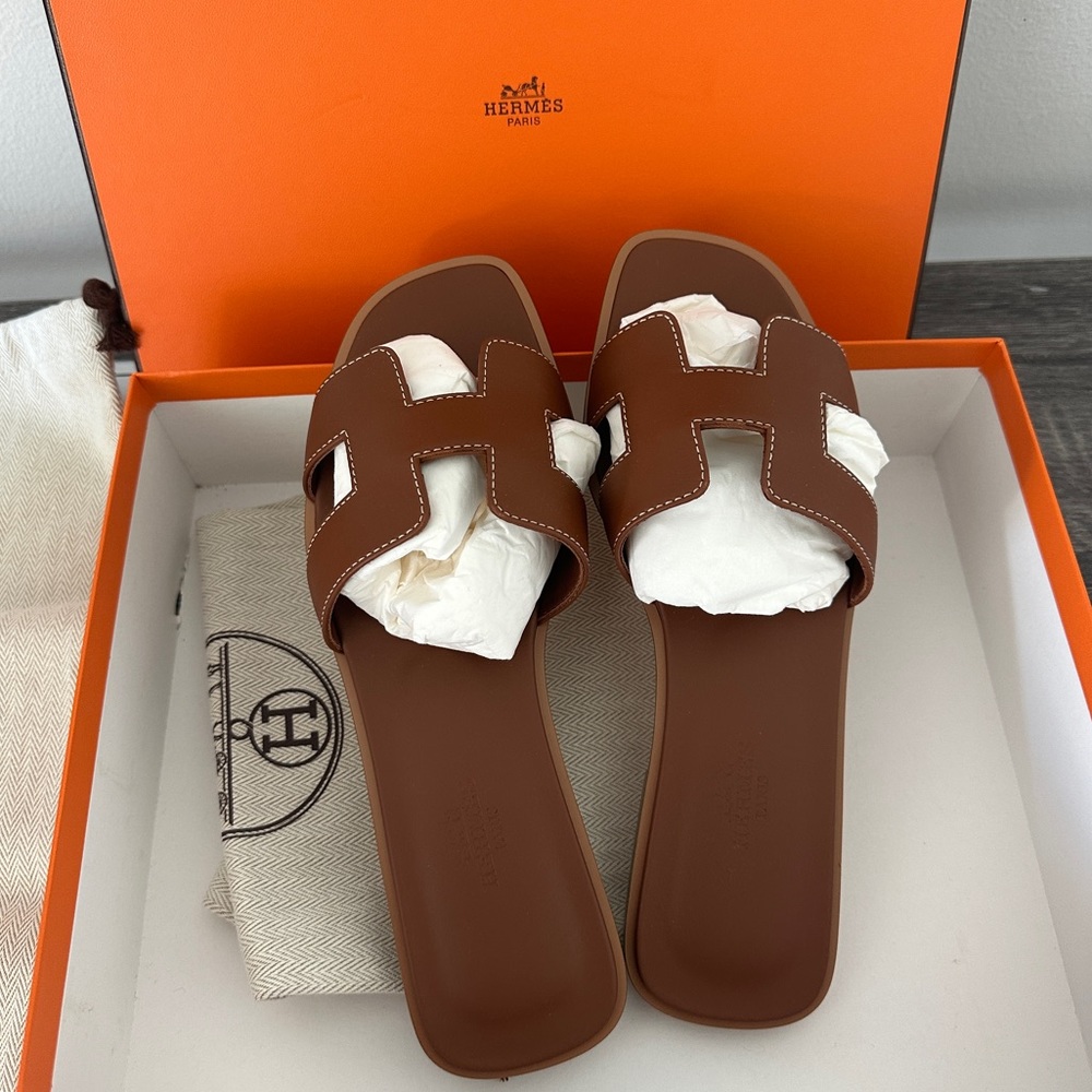 Hermes BAND NEW- purchased from RodeoDr.BeverlyHills - NeverWorn!classic sandals